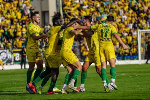 منافس الأهلي.. شبيبة القبائل يحقق فوزه الرابع في الدوري الجزائري